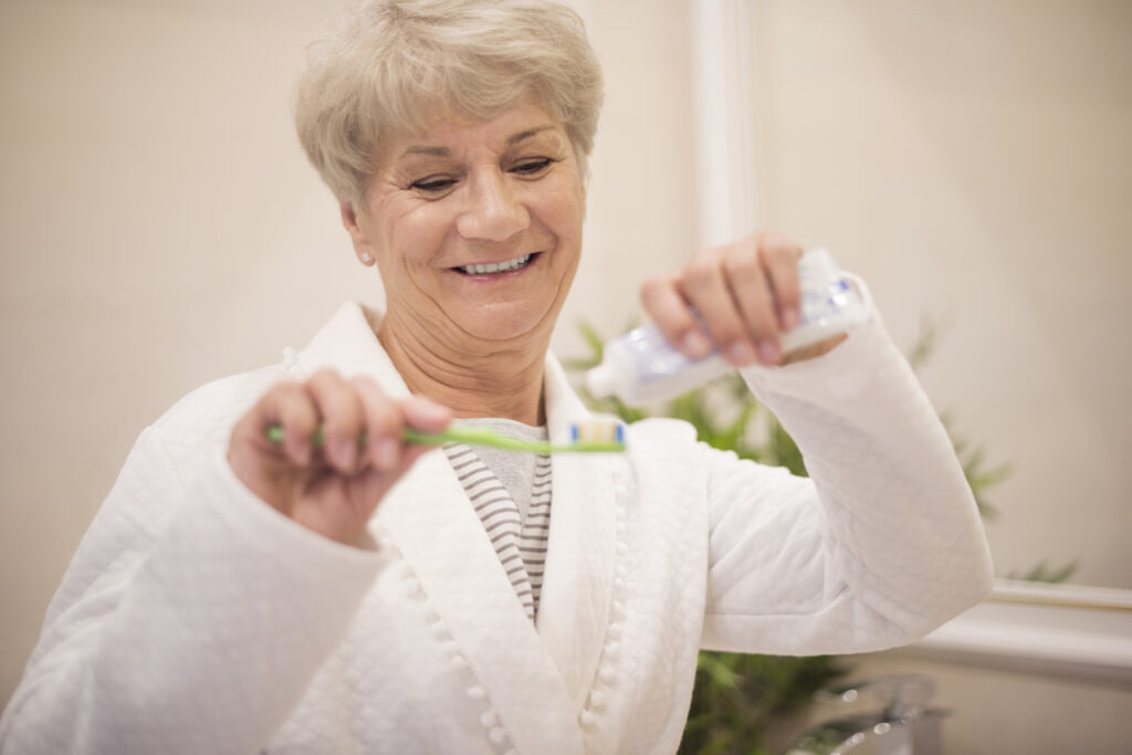 Passou dos 50 anos? Confira os cuidados para uma boa saúde bucal